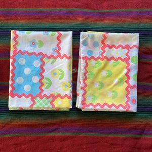 VTG 60’s Roebuck & Co Muslin Pillowcase Set!